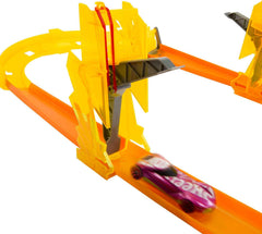 Hot Wheels Track Builder Lightning Boost Pack with 1:64 Car