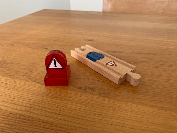 BRIO Smart Warning Tracks interactive rail accessory set