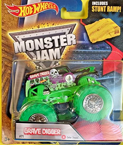 Hot Wheels 2016 Monster Jam w/ Stunt Ramp #71 GRAVE DIGGER Color Tread