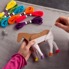 Craft-tastic Yarn Unicorns Kit – Makes 2 Yarn-Wrapped Unicorns