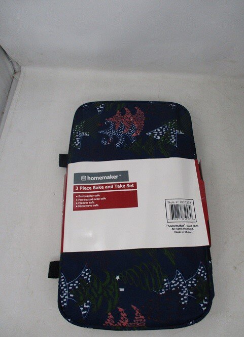 Homemaker Christmas Tree 3-Piece Bake and Take Set with Insulated Carrier