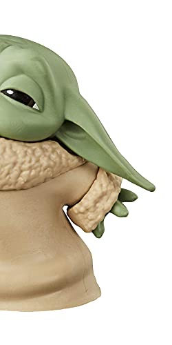 STAR WARS The Bounty Collection The Child Collectible Toy 2.2-Inch The Mandalorian “Baby Yoda” Force Moment Pose Figure, Kids Ages 4 and Up