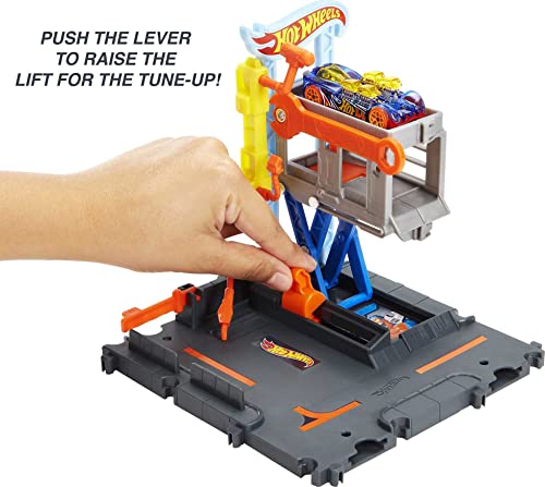 Hot Wheels City Toy Car Track Set Downtown Repair Station Playset with 1:64 Scale Vehicle, Working Lift & Launcher