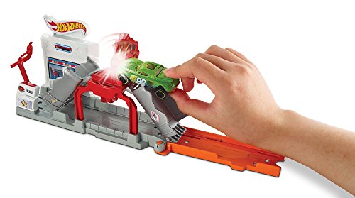 Hot Wheels Blaze Blast Play Set